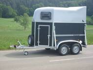 Typ “Pony” mit schwarzen Bordwänden und silberner Polyester-Haube, Zubehör: Sicherheitskugelkupplung und Ersatzrad