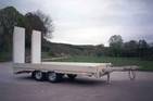 Zentralachs-Anhänger mit verschiebbaren Auffahrrampen für Baumaschinen, 10,5 t. zul. Gesamtgewicht
